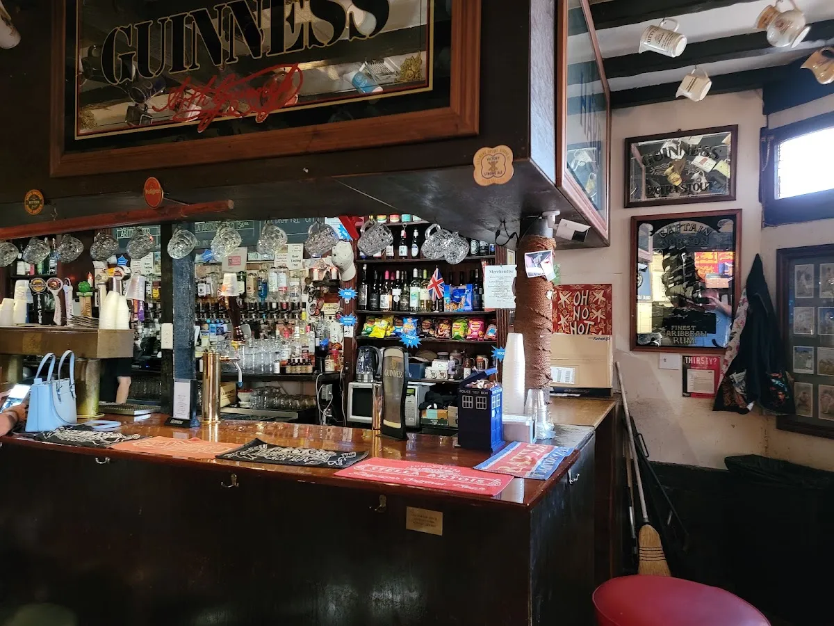 Crown & Anchor English Pub hero image