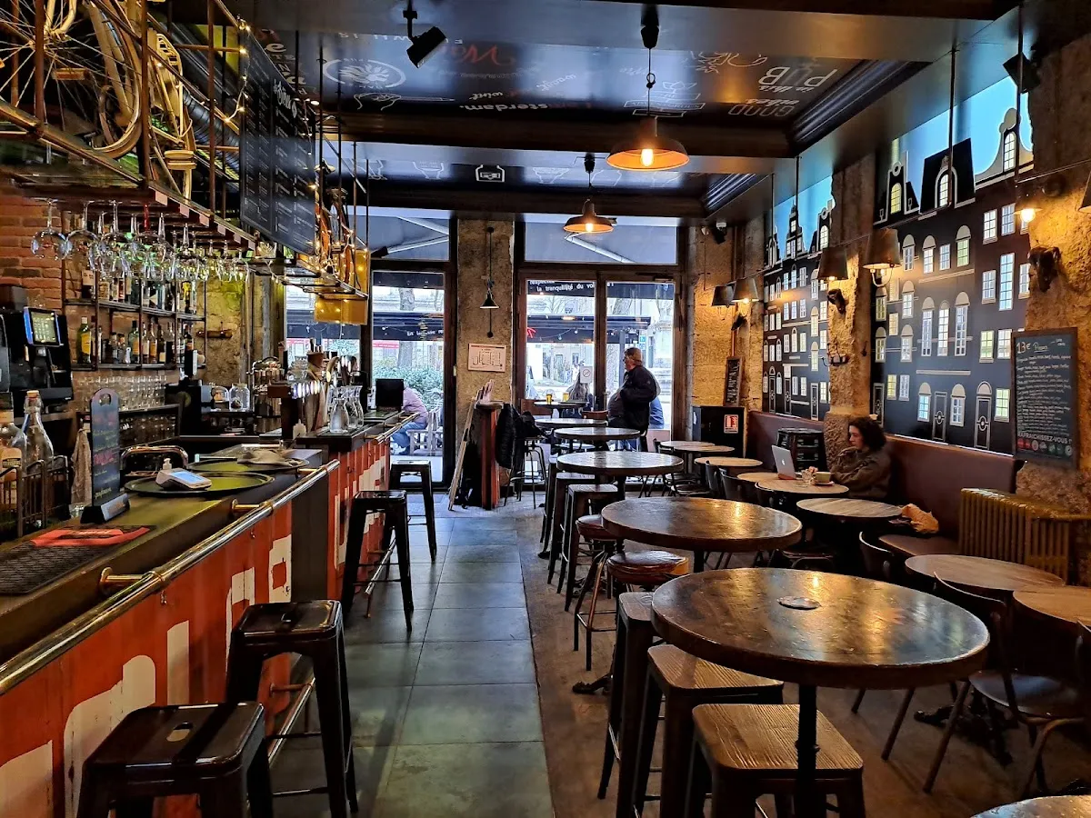 Dam's Pub hero image