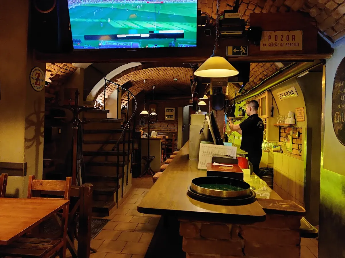 Steakový a pivní bar Pod lékárnou BRNO hero image